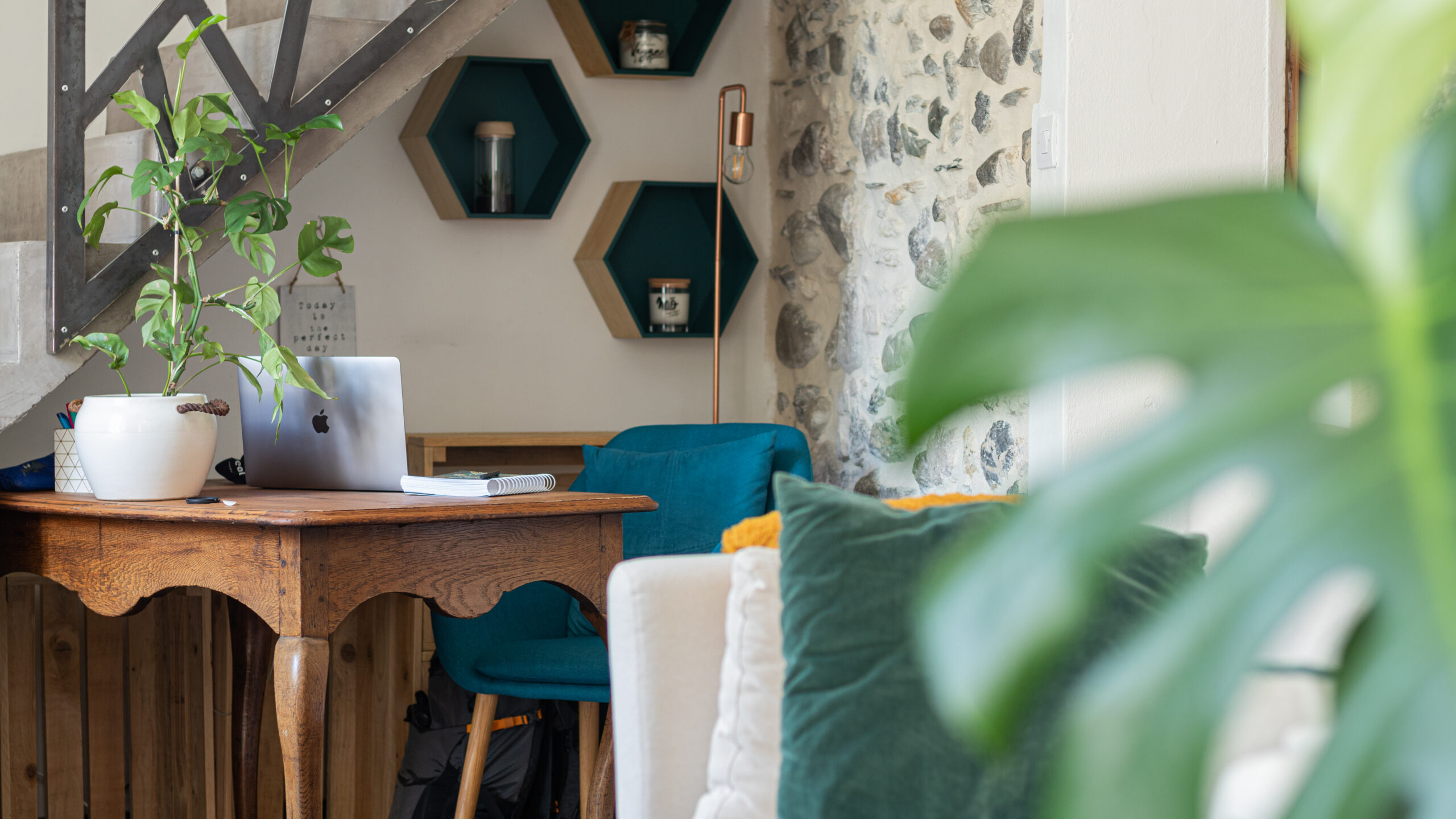 Emmenetonchien.com la plateforme affinitaire du tourisme dog-friendly ©Sophie Morche Partir en vacances avec son chien et lui offrir un accueil de qualité, c'est possible grâce à la plateforme emmenetonchien.com créée par Sophie Morche