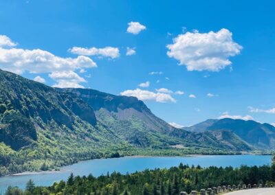 Entre lacs et montagnes dans les Hautes-Alpes - Lac de Serre-Ponçon ©yenbui.fr