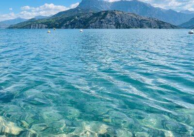 Entre lacs et montagnes dans les Hautes-Alpes - Lac de Serre-Ponçon ©yenbui.fr