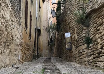 Découvrir les magnifiques villages du Luberon ©yenbui.fr