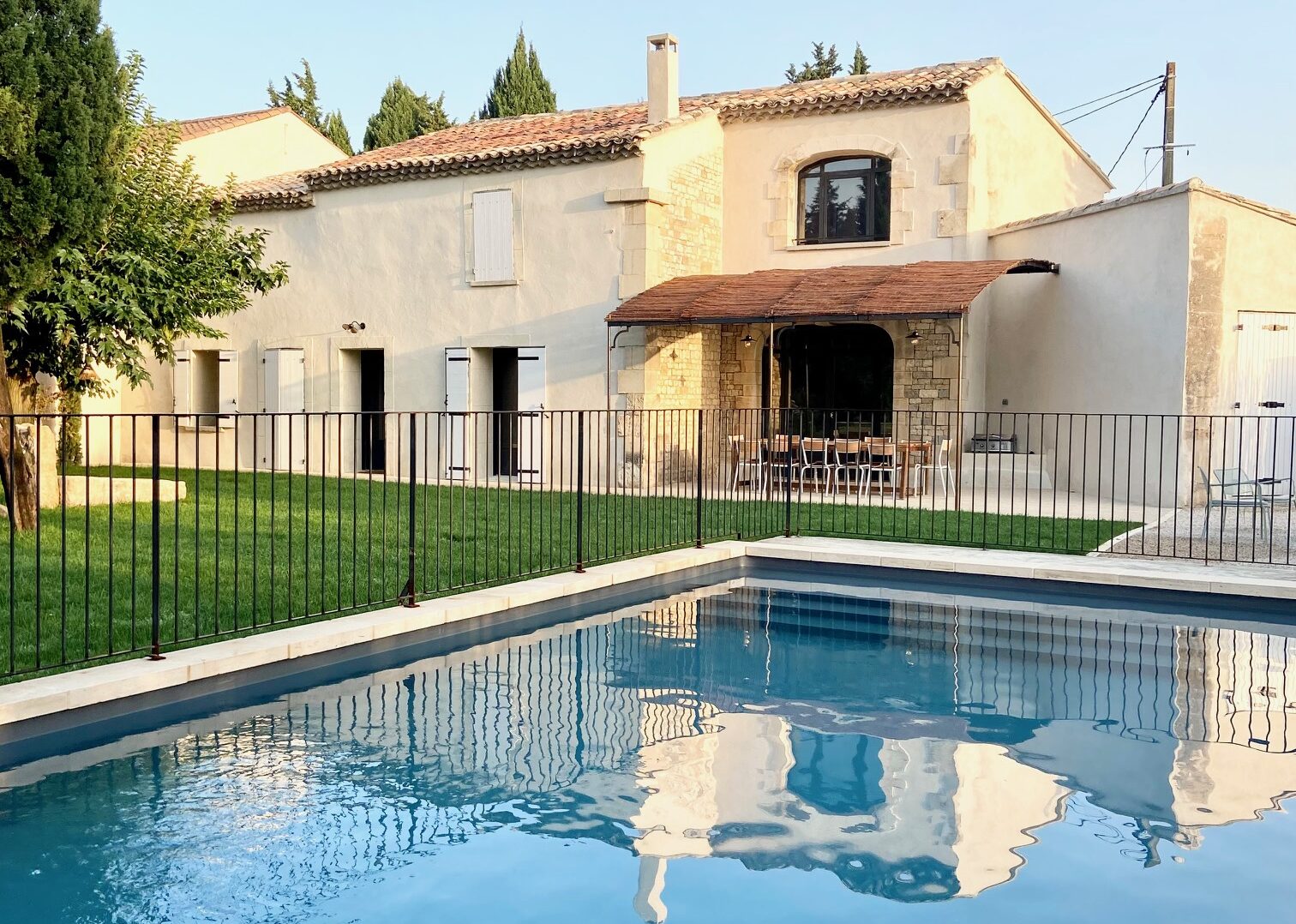 Emmenetonchien.com la plateforme affinitaire du tourisme dog-friendly ©Sophie Morche Partir en vacances avec son chien et lui offrir un accueil de qualité, c'est possible grâce à la plateforme emmenetonchien.com créée par Sophie Morche