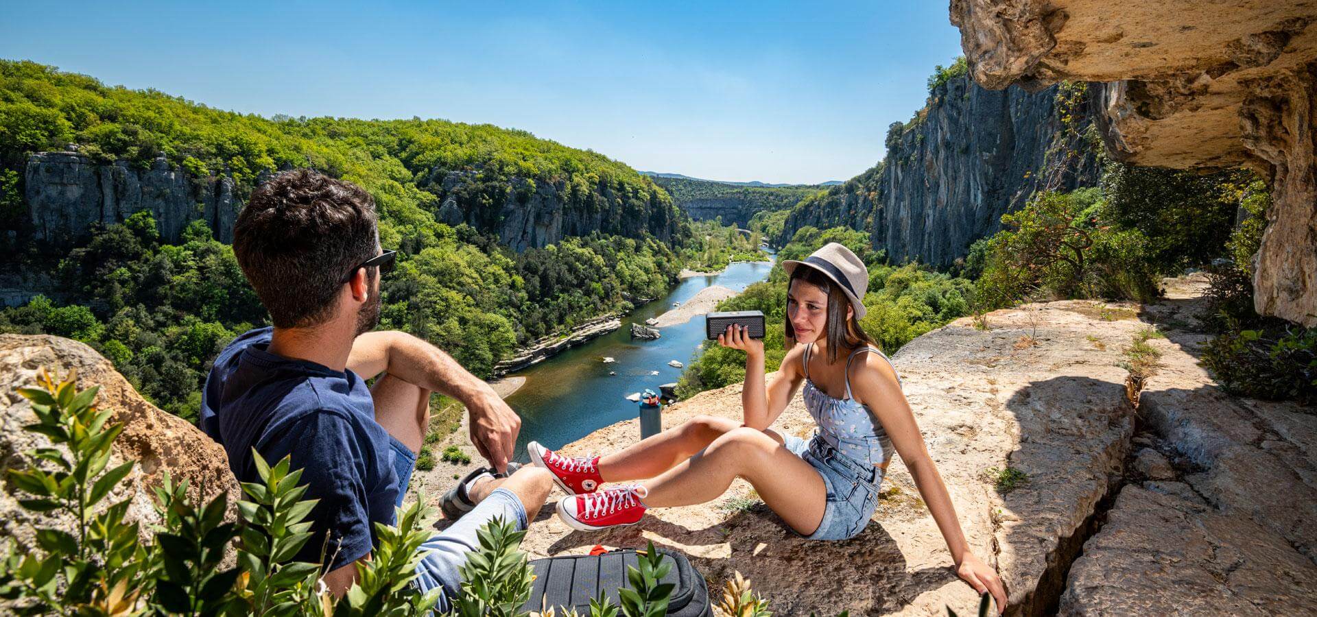 Emmenetonchien.com la plateforme affinitaire du tourisme dog-friendly ©Sophie Morche Partir en vacances avec son chien et lui offrir un accueil de qualité, c'est possible grâce à la plateforme emmenetonchien.com créée par Sophie Morche