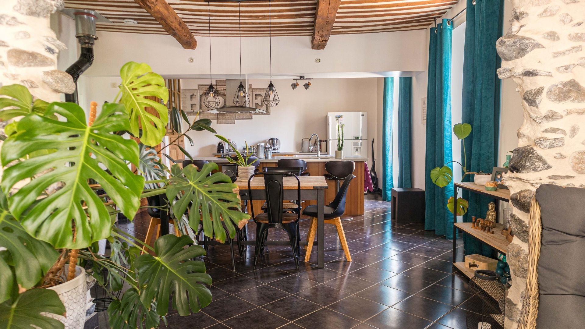 Partir en vacances avec son chien et lui offrir un accueil de qualité, c'est possible grâce à la plateforme emmenetonchien.com créée par Sophie Morche